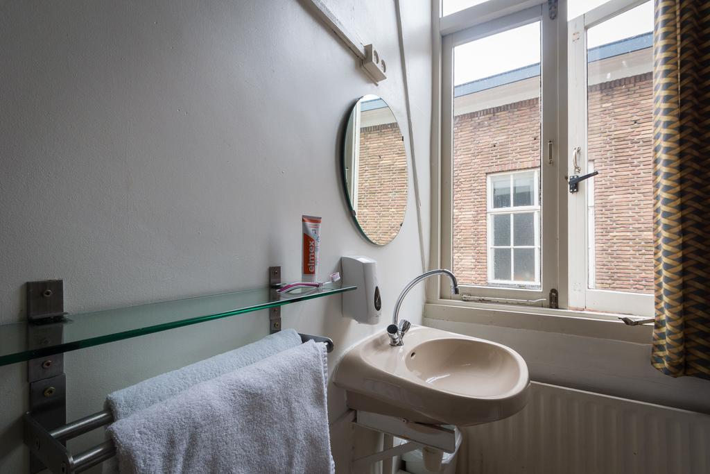 Stone Hotel & Hostel Utrecht Szoba fotó