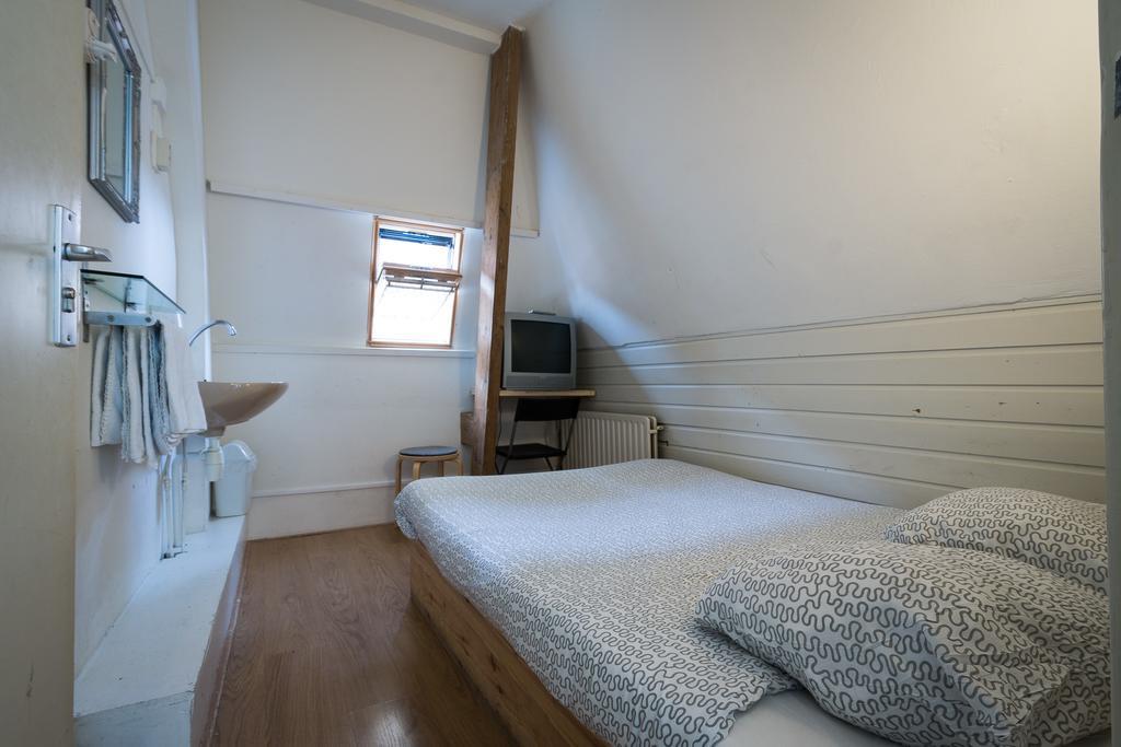 Stone Hotel & Hostel Utrecht Szoba fotó